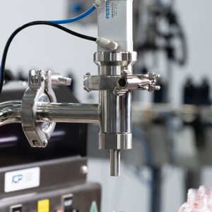 Filling nozzle for liquid filling machine