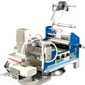 Benchtop pad labeller for flat or square containers