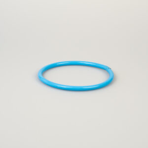 Front drive belt for compact wrap labeller