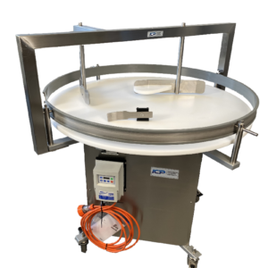 ICP sorting table for feeding containers onto a conveyor